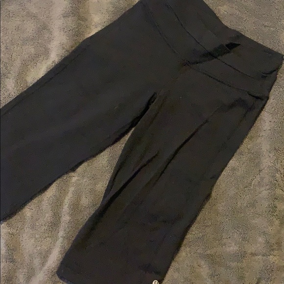 Lululemon capris - Picture 1 of 3